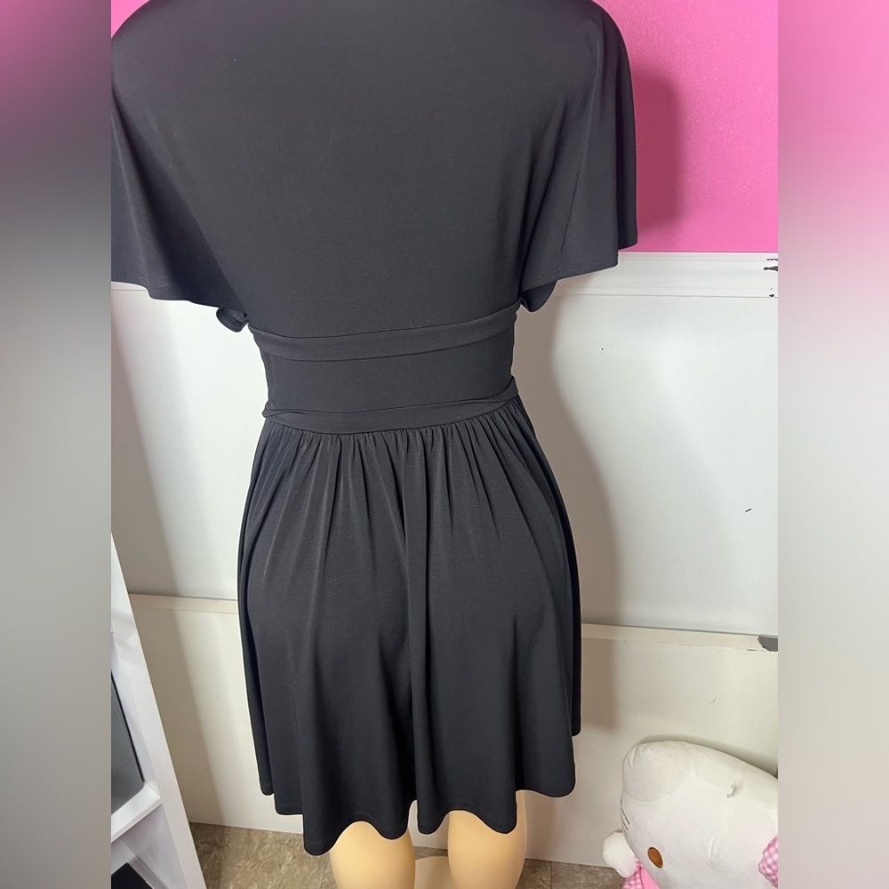 Elegant Black Dress - Picture 6 of 8